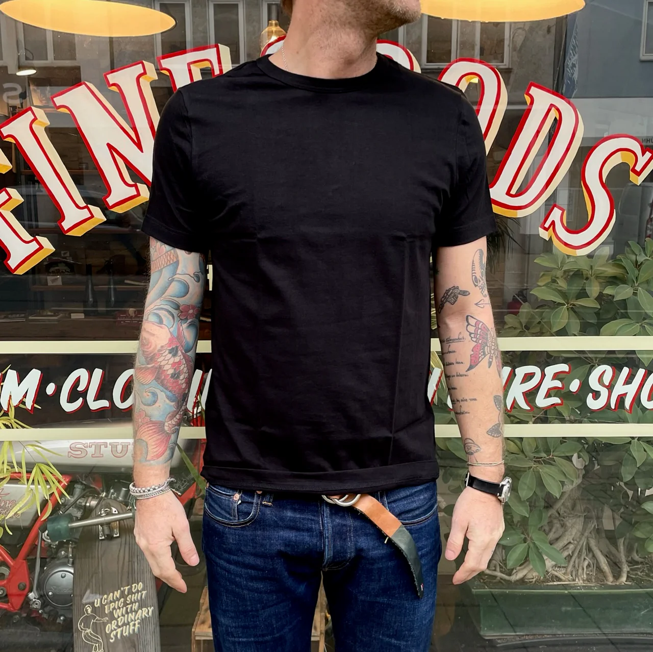 merz b. schwanen | 1950s crew neck tee black - Image 3